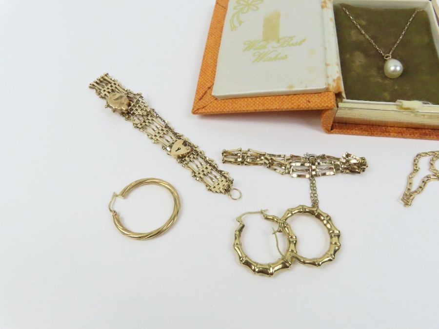 A 9ct gold gate bracelet, a 9ct gold necklace, a s - Image 2 of 3