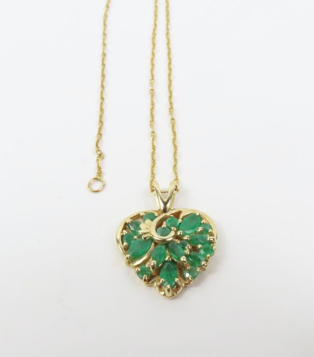 A Brooks and Bentley 9 carat gold emerald heart pe - Image 2 of 6