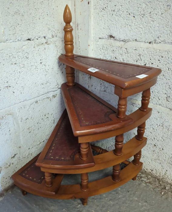 A modern set of library steps 52cm high - Image 3 of 3