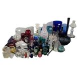 A quantity of mixed glassware to include green gla