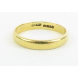 An 18ct gold wedding band, finger size K, 2.1g gro