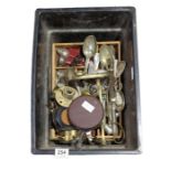 A quantity of assorted brass items, decorative obj