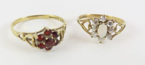 A 9ct gold garnet set dress ring, finger size O 1/