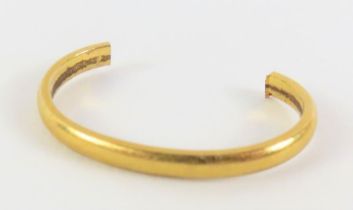 A 22ct gold wedding band, cut off, 3.3g gross