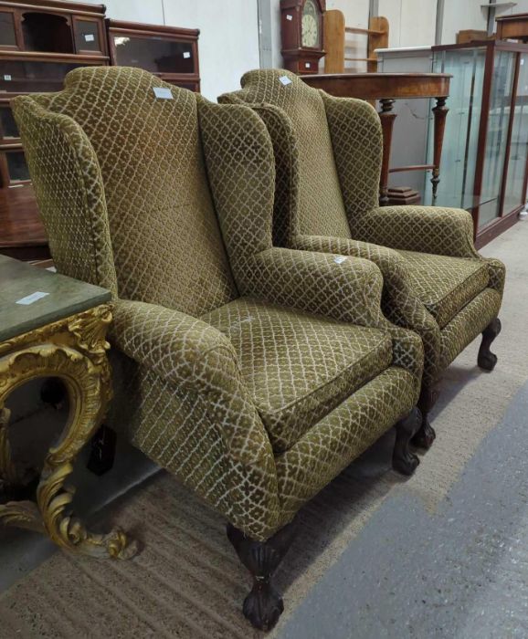 A pair of Georgian style wingback upholstered armc - Image 2 of 5