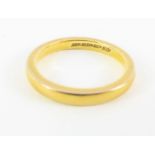 A 22ct gold wedding band, finger size L, 4.4g gros