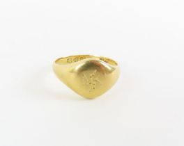 An 18ct gold signet ring, Chester HM, finger size