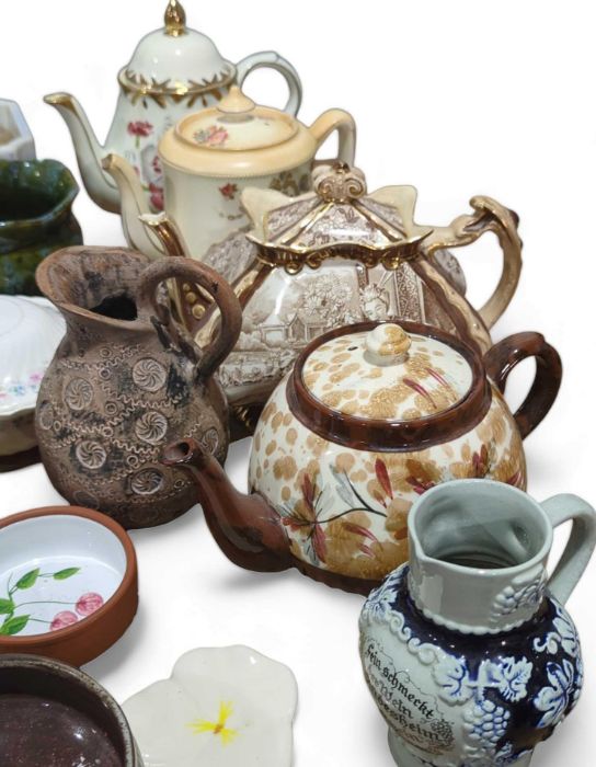 A collection of mixed ceramics, including tea and - Image 2 of 5