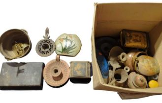 A quantity of assorted brass and other decorative