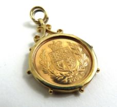 Elizabeth II gold sovereign 2002 in 9ct gold penda