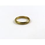 A 9ct gold D shaped wedding band, finger size N 1/