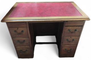 An Edwardian oak desk, 106cm, 66cm, 79cm ## key ##