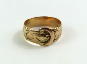 A 9ct gold buckle ring with engraved decoration, f