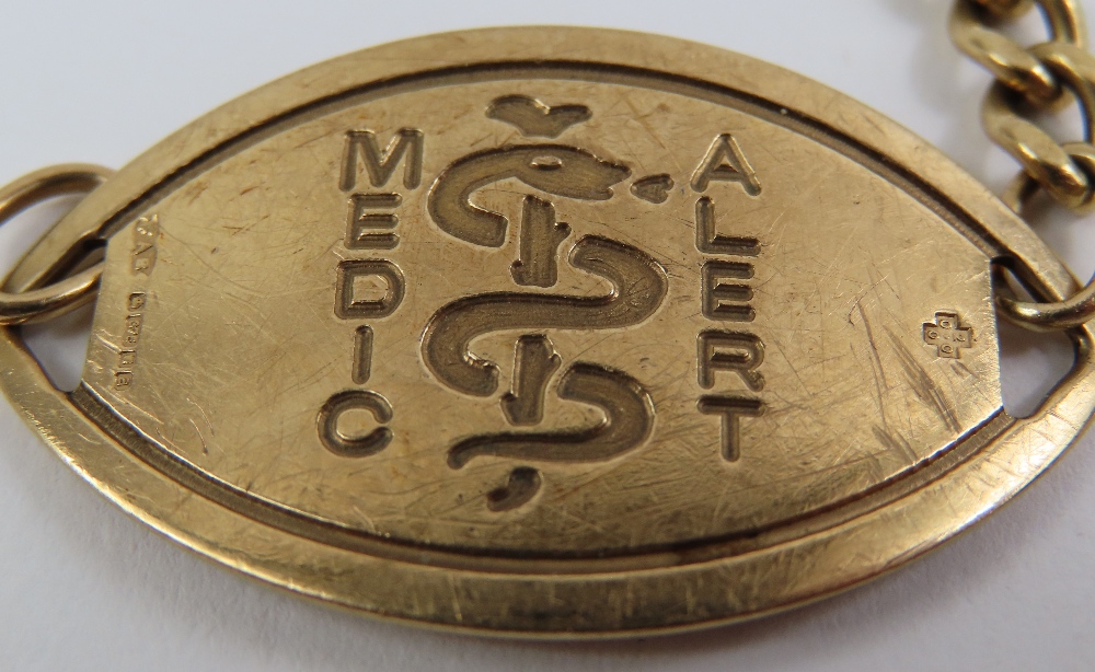 A 9ct gold 'Medic Alert' bracelet, 20cm long, 17.7 - Image 3 of 4