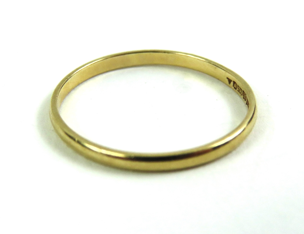 A 9ct gold wedding band, finger size Q 1/2, and a - Image 5 of 6