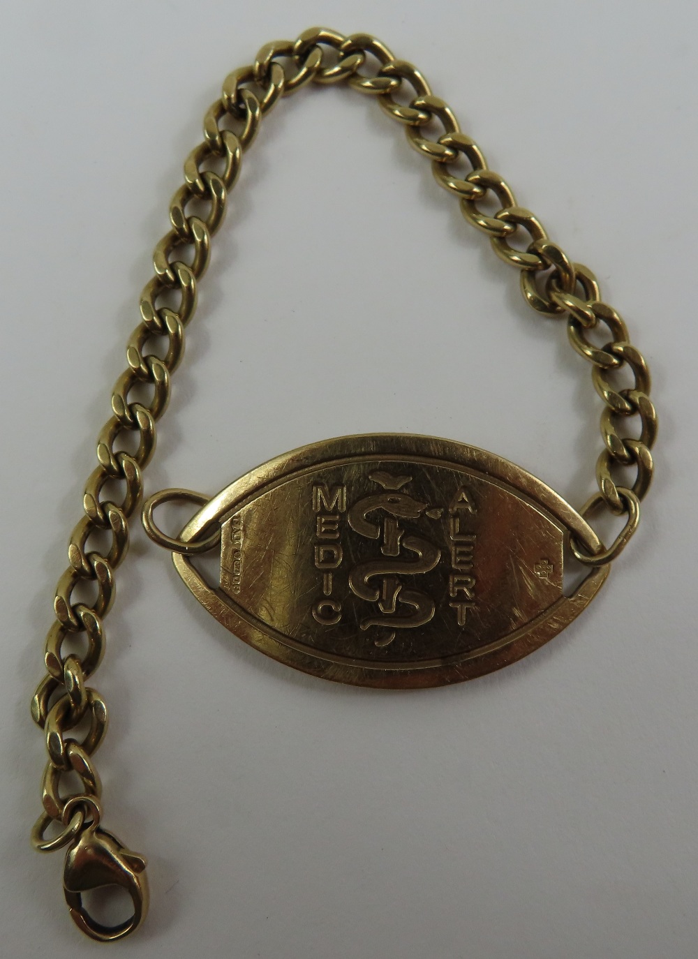 A 9ct gold 'Medic Alert' bracelet, 20cm long, 17.7