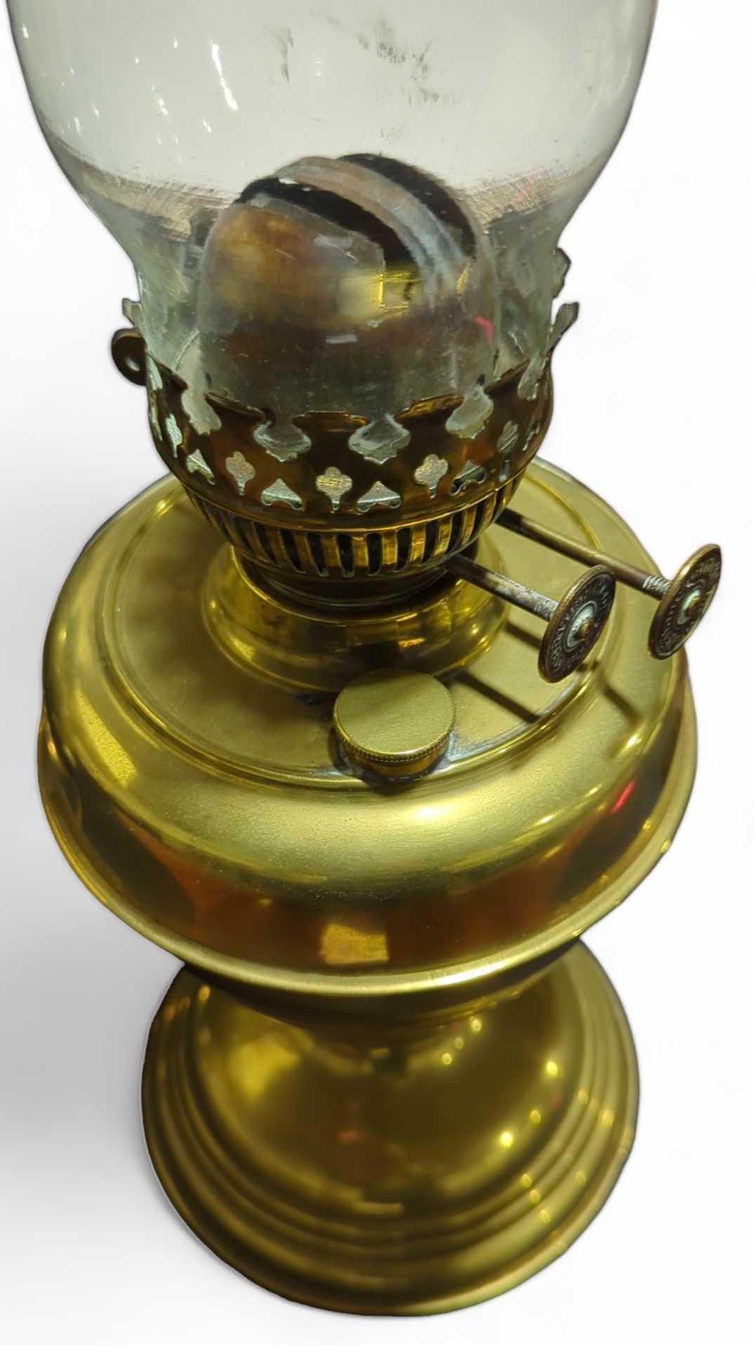 An early 20th century brass oil lamp - Image 3 of 3