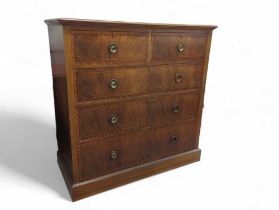 A Victorian mahogany chest of drawers, 122cm x 57c