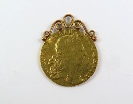 GEORGE III guinea 1773, third head, R crowned shie