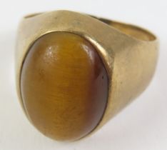 A tiger's eye signet ring, marked '9ct', finger si