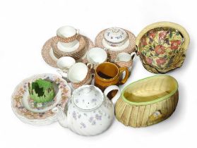 An early 20th Century part tea set, Wedgwood teapo