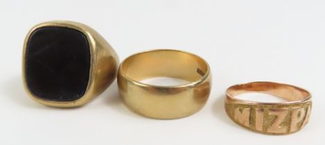 A 9ct gold Mizpah ring, finger size J 1/2, a wide