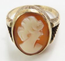 A 9ct gold orange shell cameo ring, finger size K,