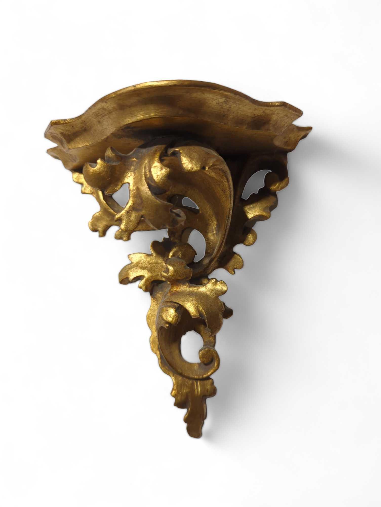 A pair of small giltwood rococo style wall bracket - Image 4 of 4
