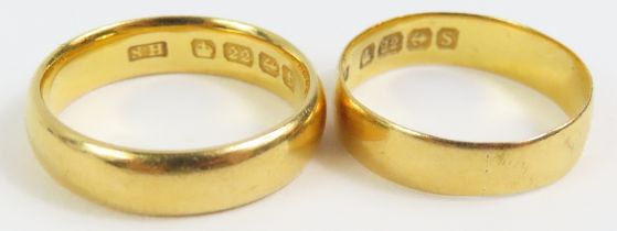 A heavy 22ct gold wedding band, finger size N cent