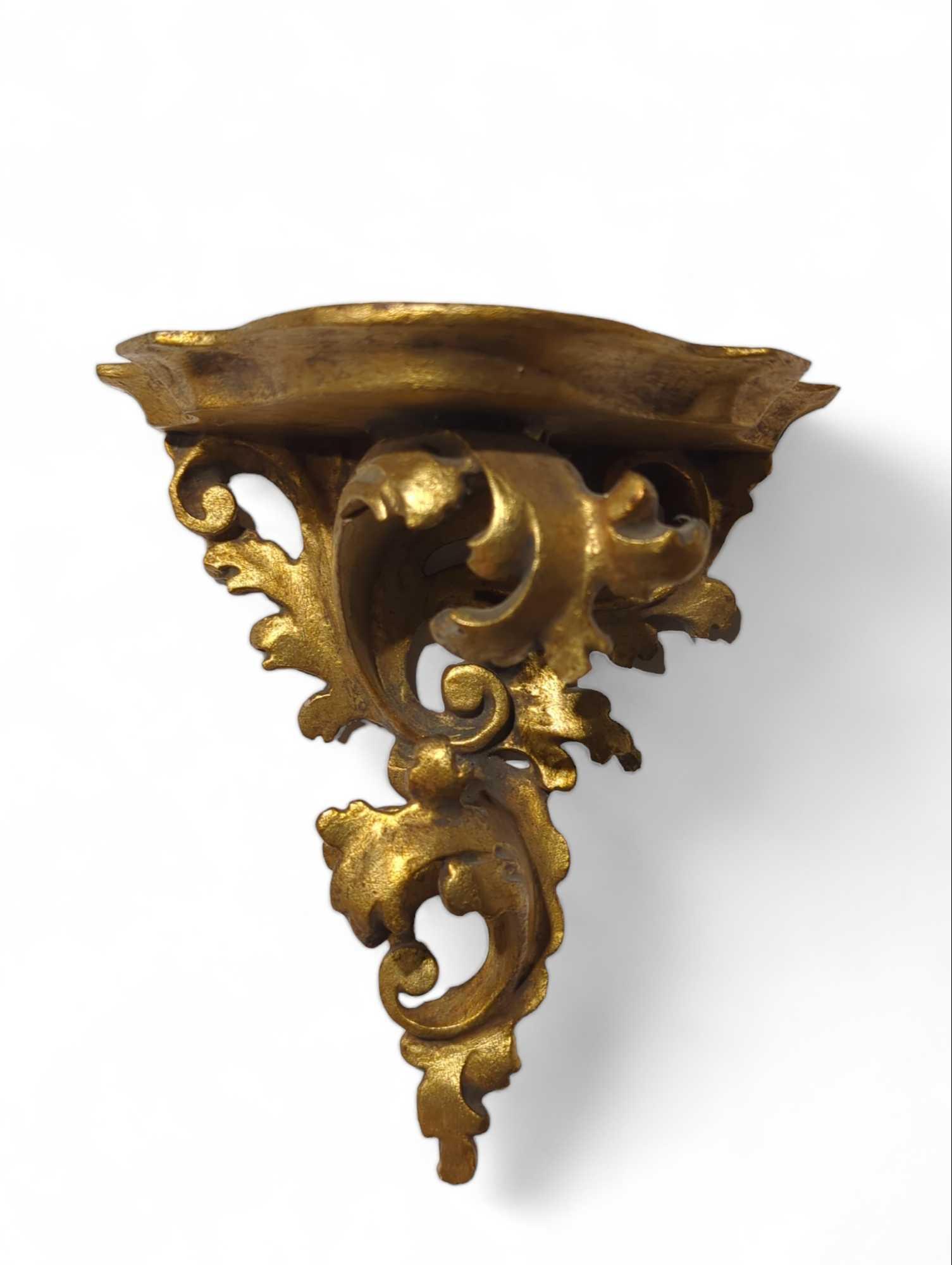 A pair of small giltwood rococo style wall bracket - Image 3 of 4