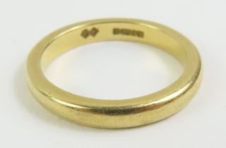 An 18ct gold wedding band, finger size L, 4.5g gro
