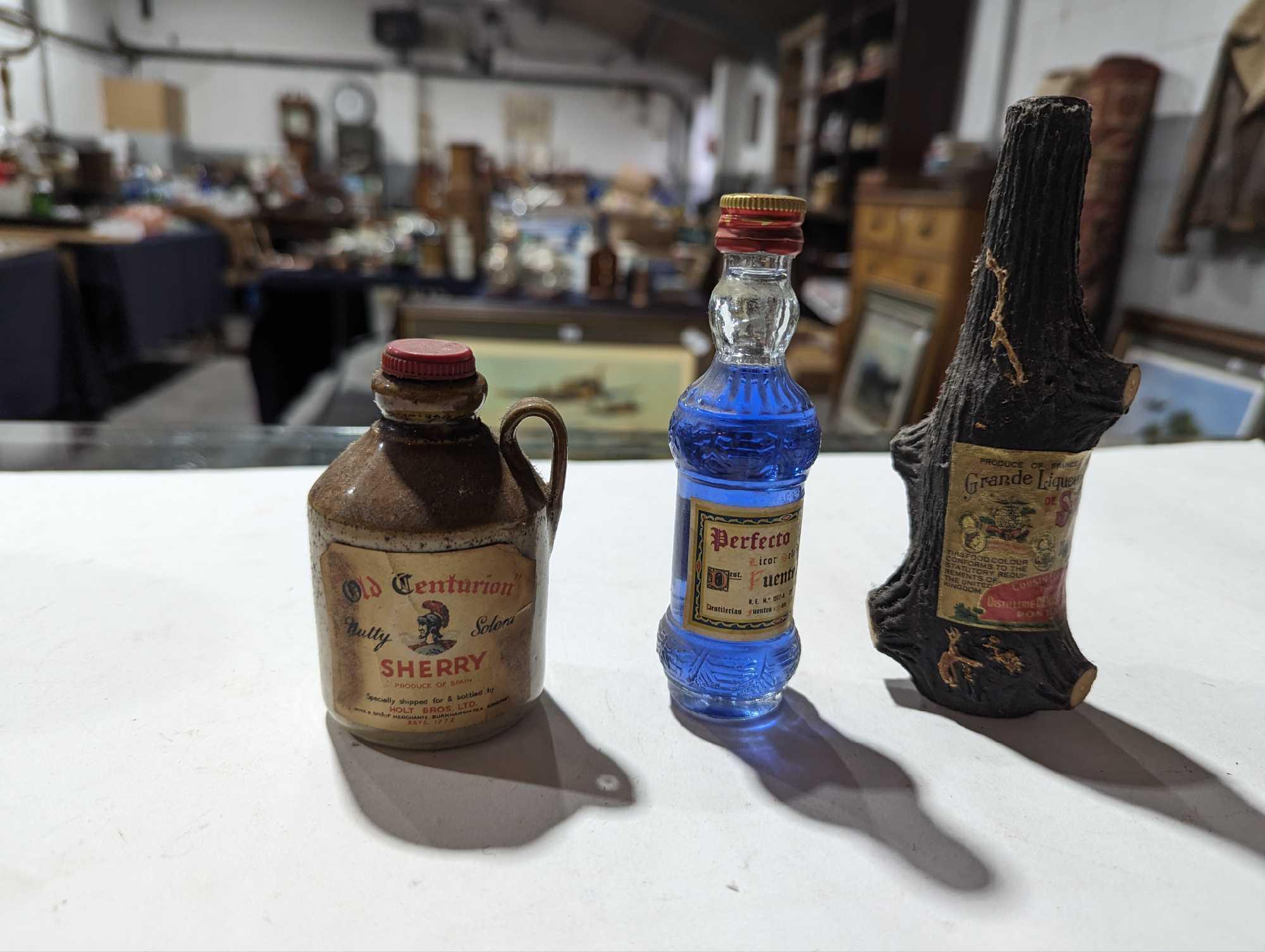 A quantity of assorted miniature spirit bottles in - Image 4 of 5