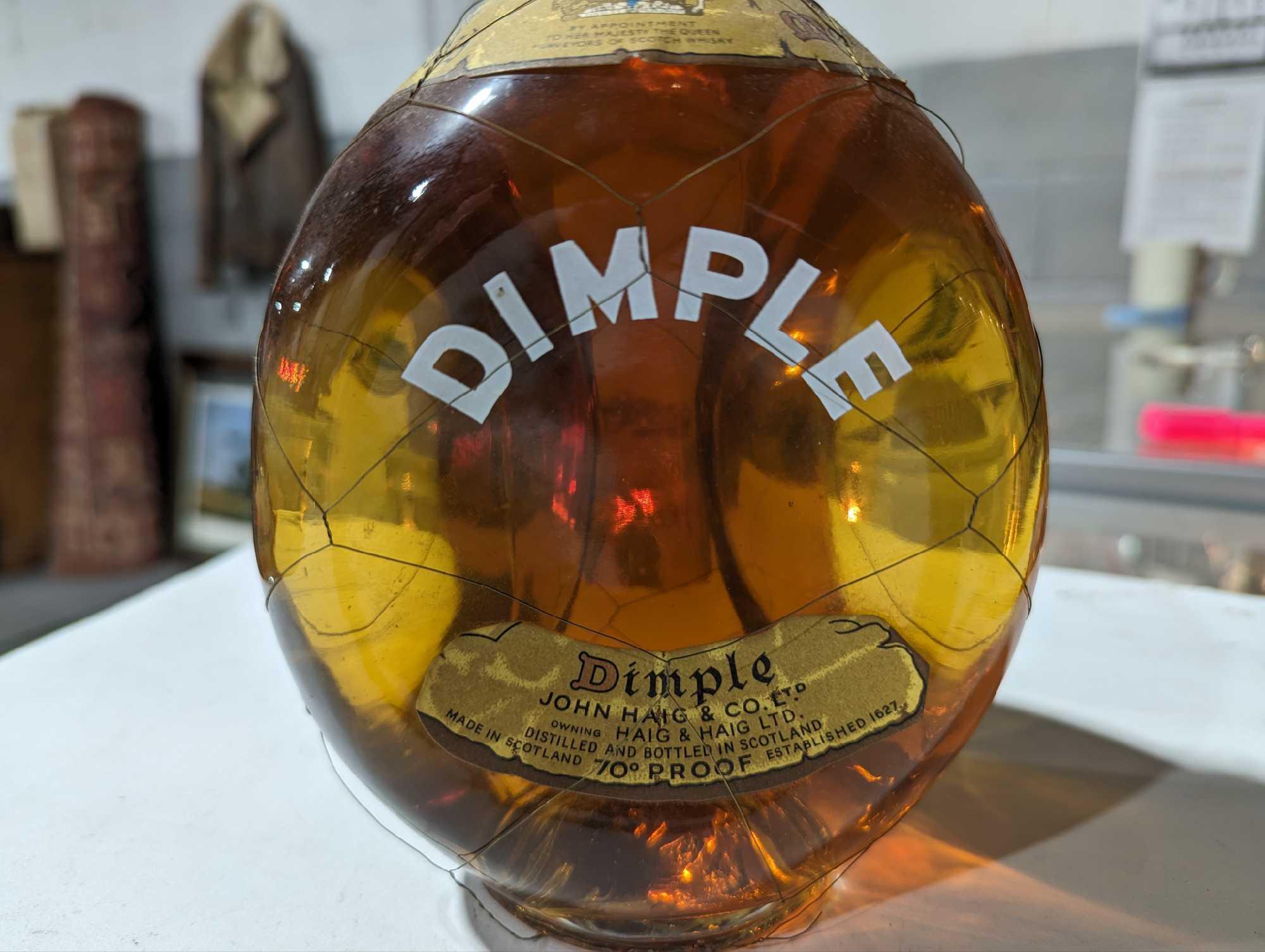 A bottle of Dimple scotch whisky - Image 3 of 4