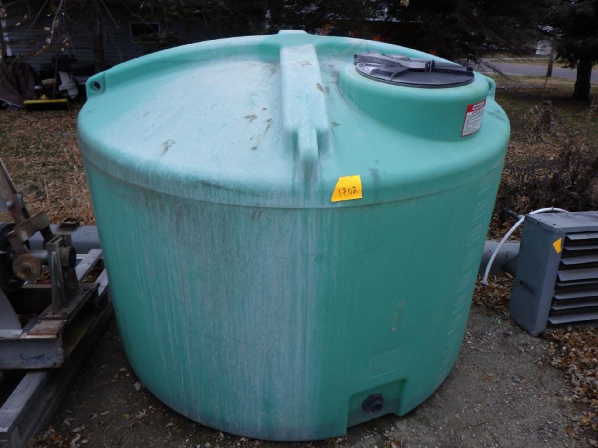 1000 gallon poly tank - Image 2 of 5