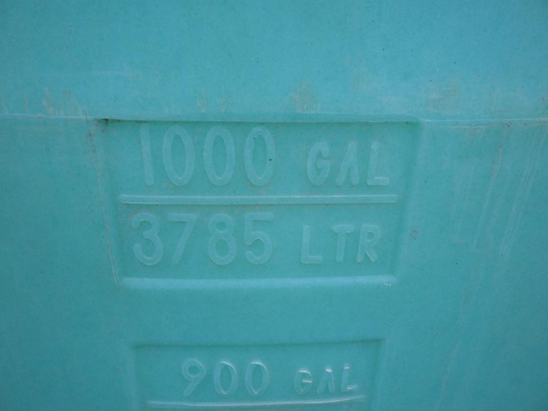 1000 gallon poly tank - Image 5 of 5