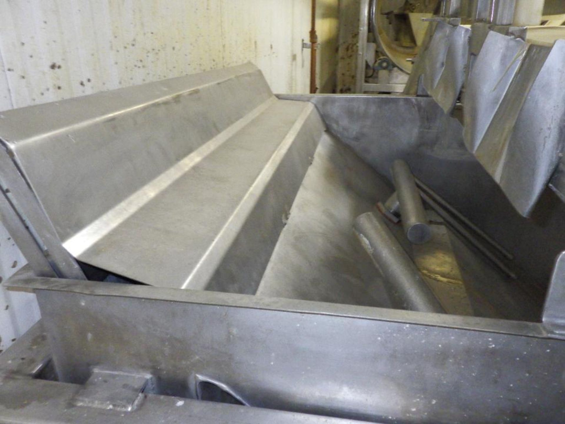 SS wash tank with (2) flume pumps to motors - Image 15 of 17