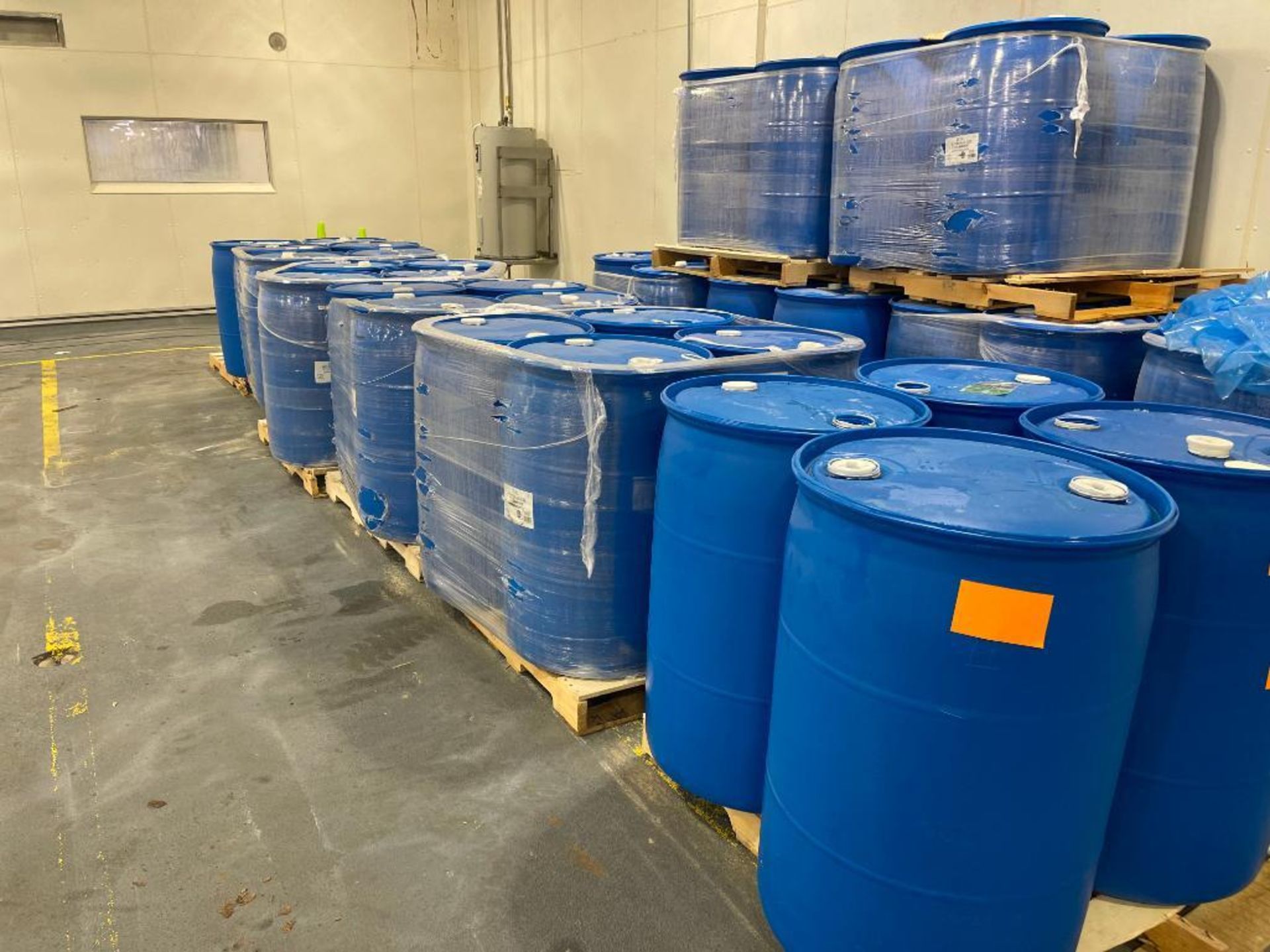 (5) Pallets of empty 55 gallon plastic drums - Image 3 of 5