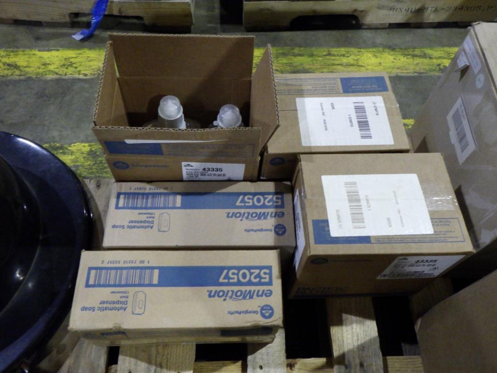 Pallet of soap dispensers and foam hand sanitizer - Image 5 of 6