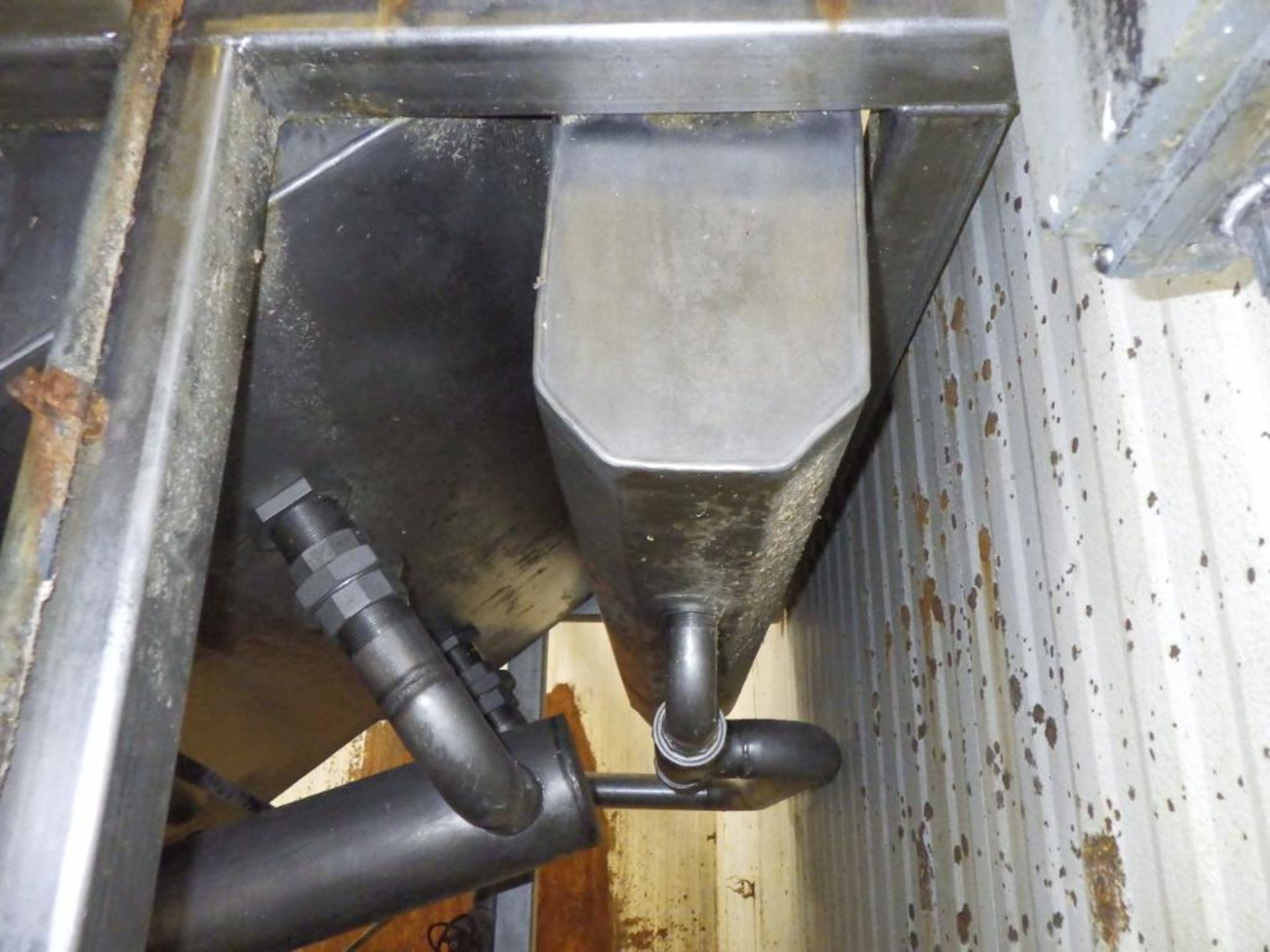 SS wash tank with (2) flume pumps to motors - Image 10 of 17