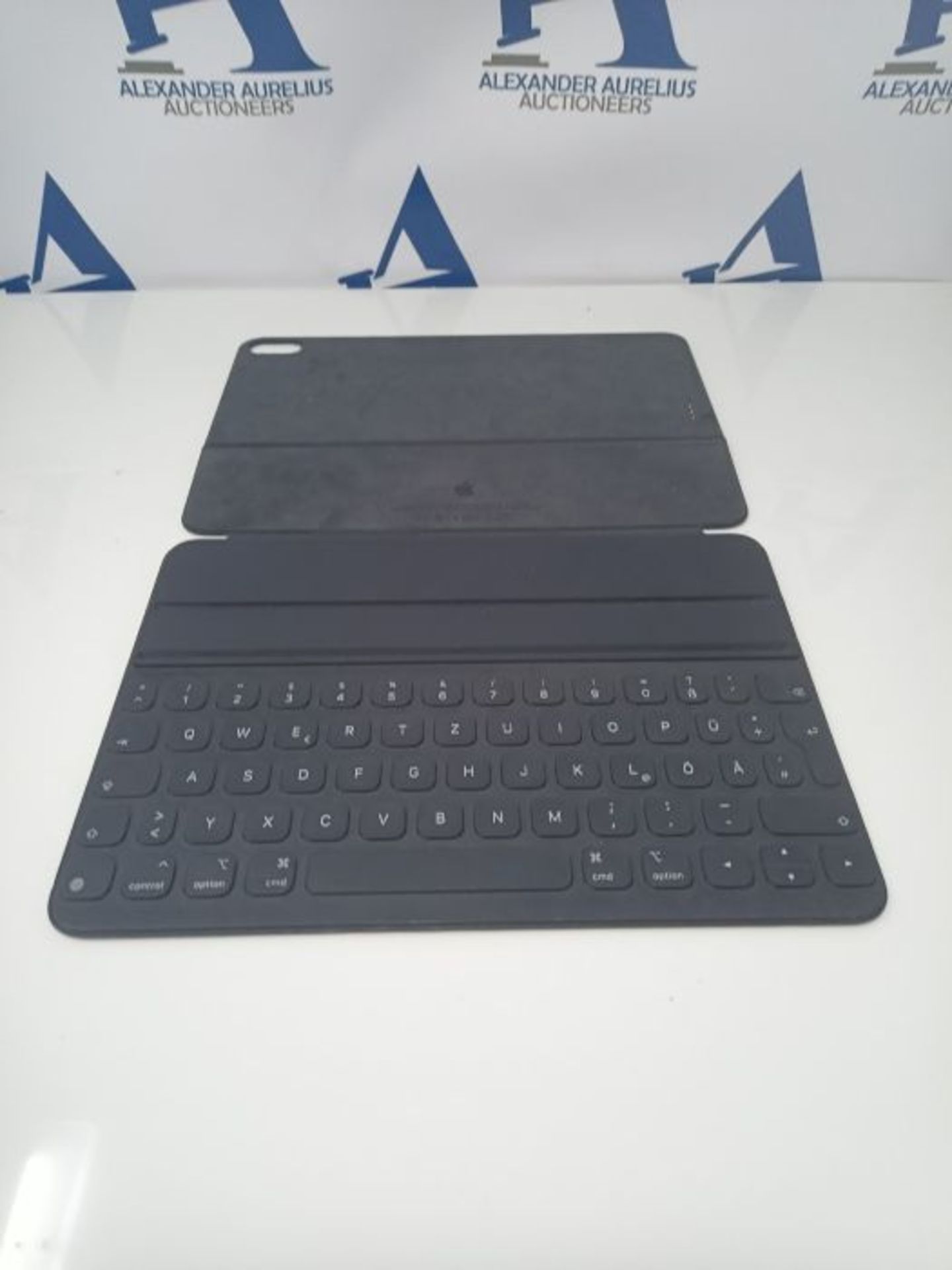 RRP £194.00 Apple Smart Keyboard Folio (for 11-inch iPad Pro) - German - Image 2 of 3