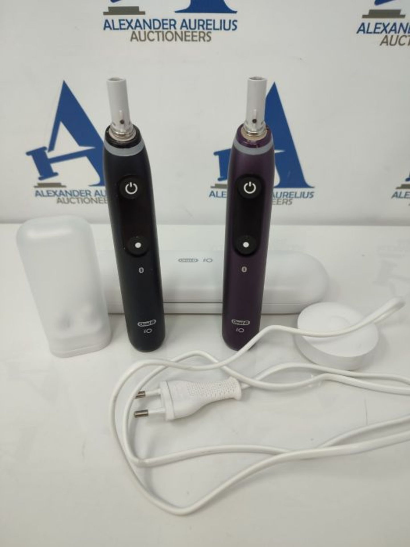 RRP £198.00 Oral-B iO 8 Double Pack Electric Toothbrush with Revolutionary Magnetic Technology & M - Image 3 of 3