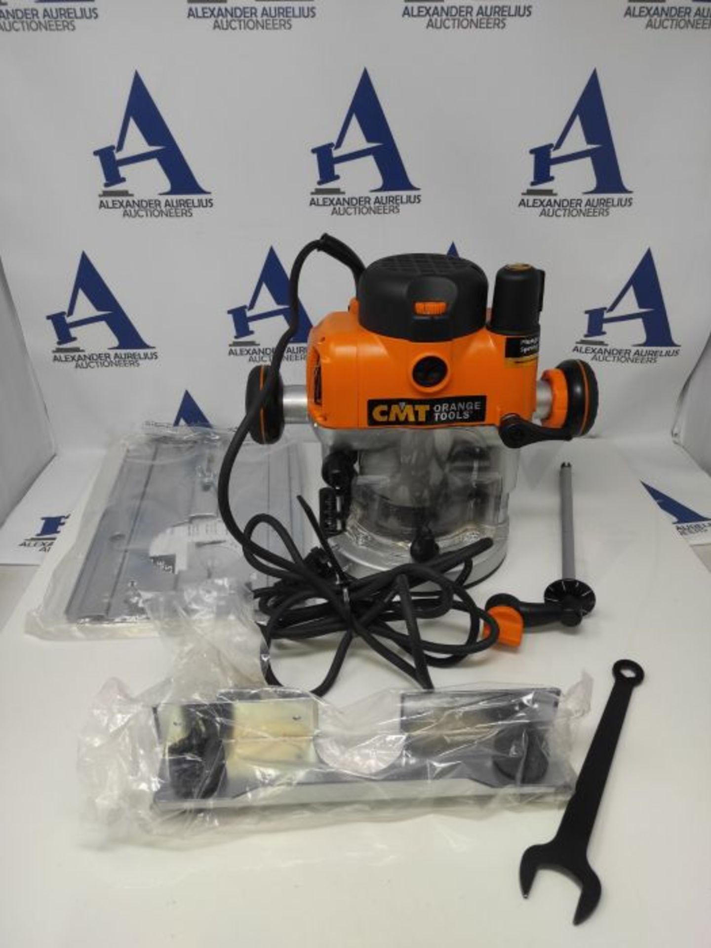 RRP £257.00 CMT CMT7E Router Machine, 2400 W, 230 V, 33x30,6x26 - Image 3 of 3