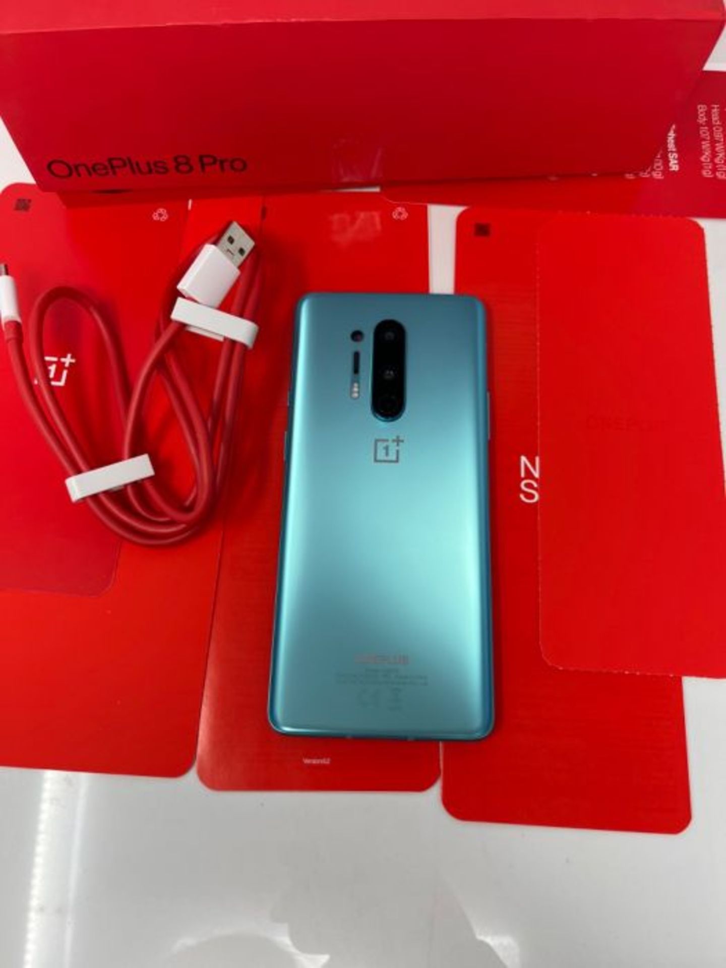 RRP £983.00 OnePlus 8 Pro - Smartphone 256GB, 12GB RAM, Dual Sim, Glacial Green - Image 3 of 3