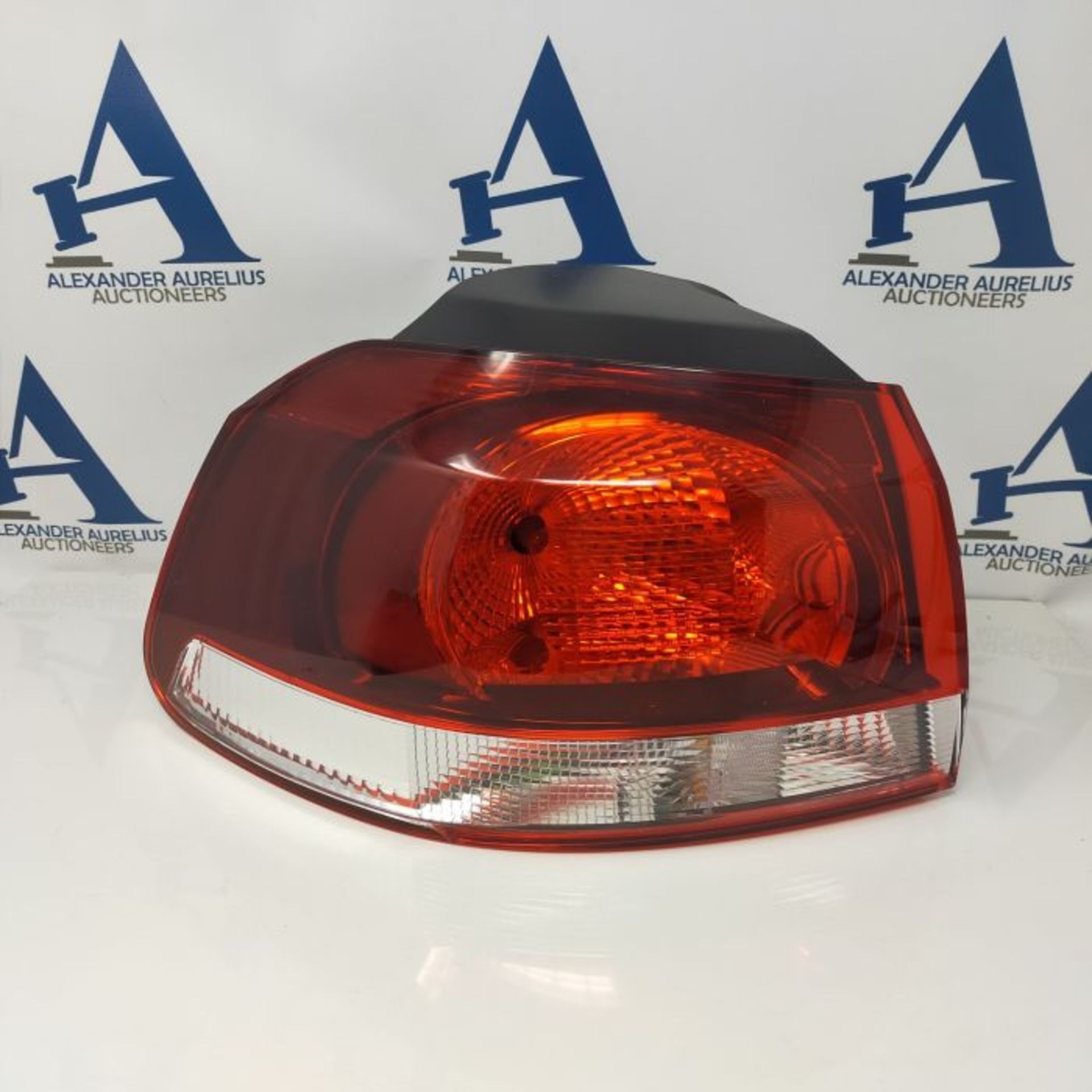 RRP £59.00 HELLA 2SD 009 922-131 Rearlight - Bulb - Outer section - for left-hand traffic/for rig - Image 2 of 3