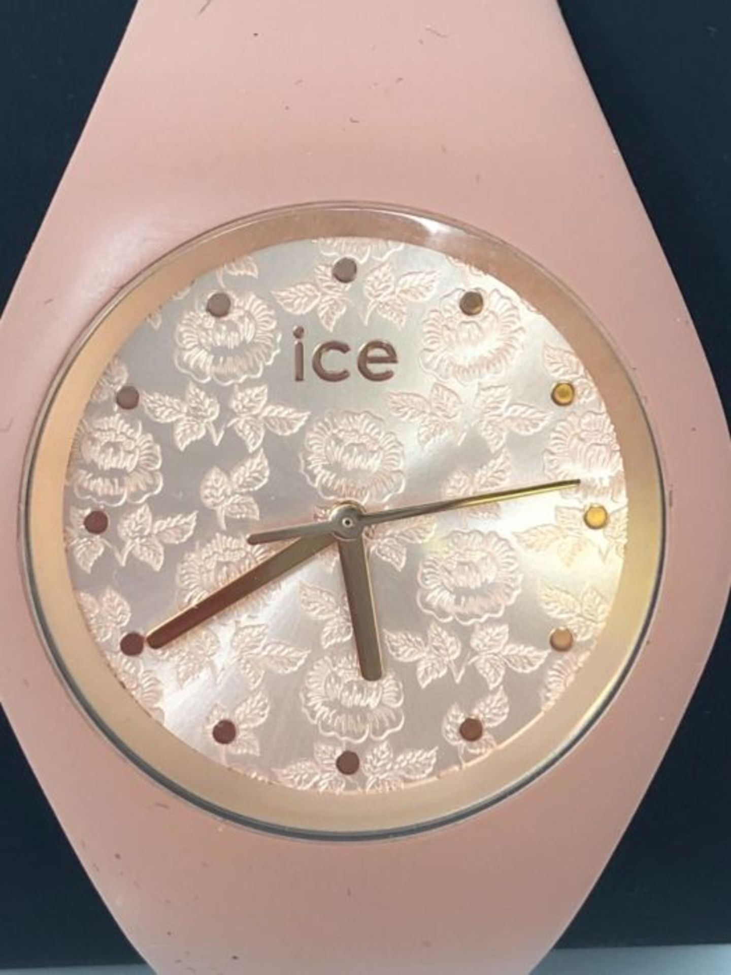 RRP £60.00 Ice-Watch - ICE flower Blush chic - Rosa Damenuhr mit Silikonarmband - 019211 (Medium) - Image 3 of 3