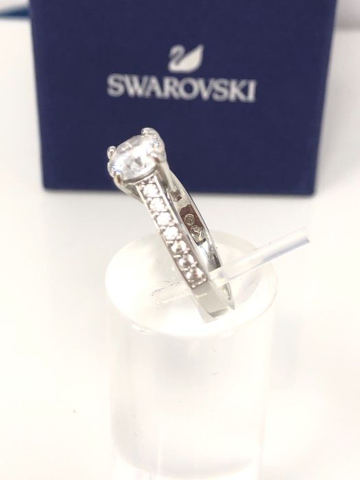 RRP £74.00 Swarovski Attract Ring, Kristall im Rundschliff, WeiÃx, Rhodiniert Size 52 - Image 3 of 3