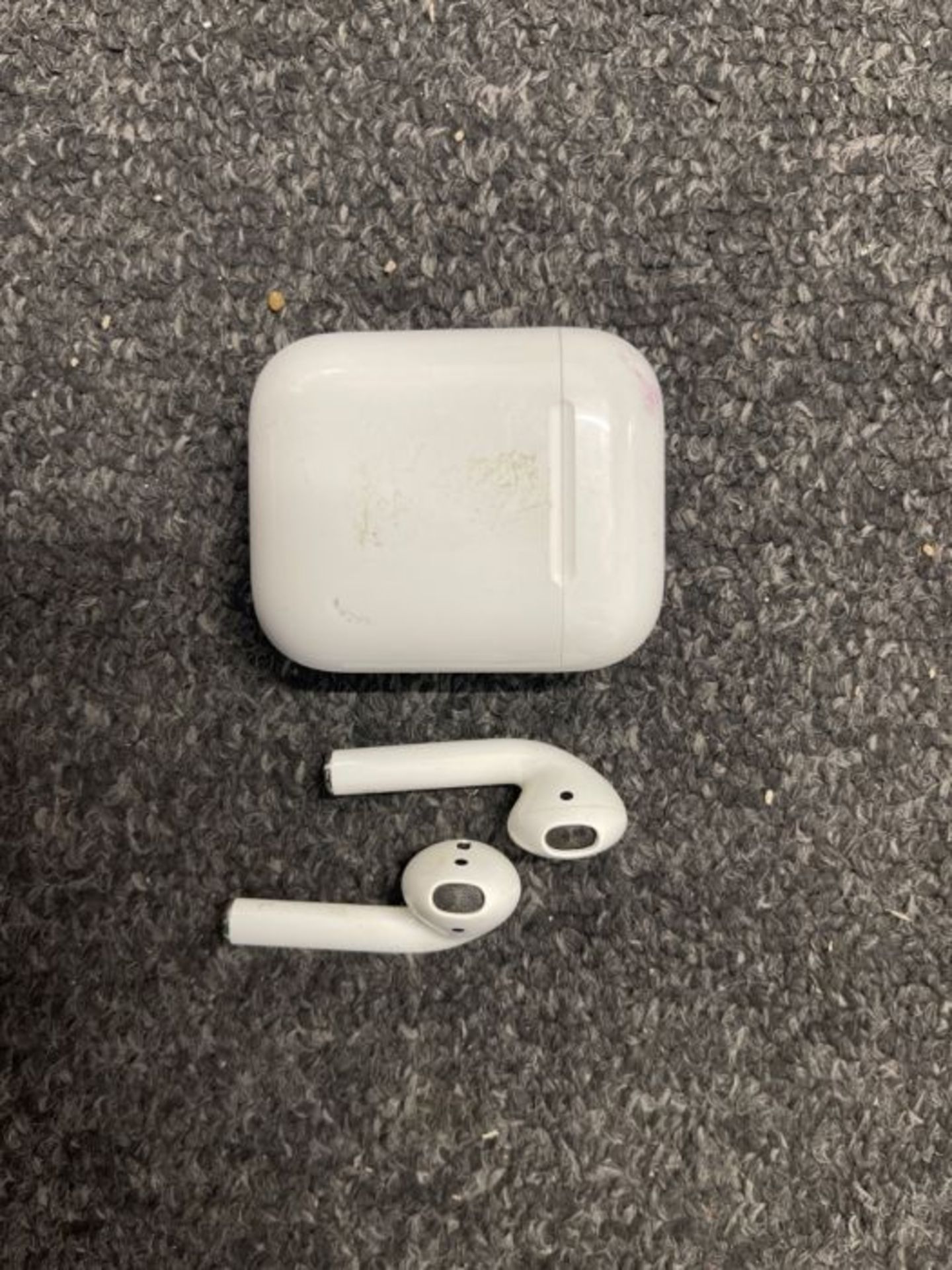 RRP £159.00 Apple AirPods with Charging Case (Wired) - Image 3 of 6