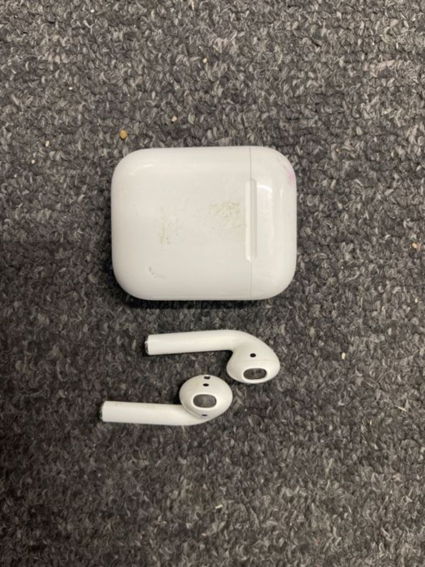 RRP £159.00 Apple AirPods with Charging Case (Wired) - Image 6 of 6