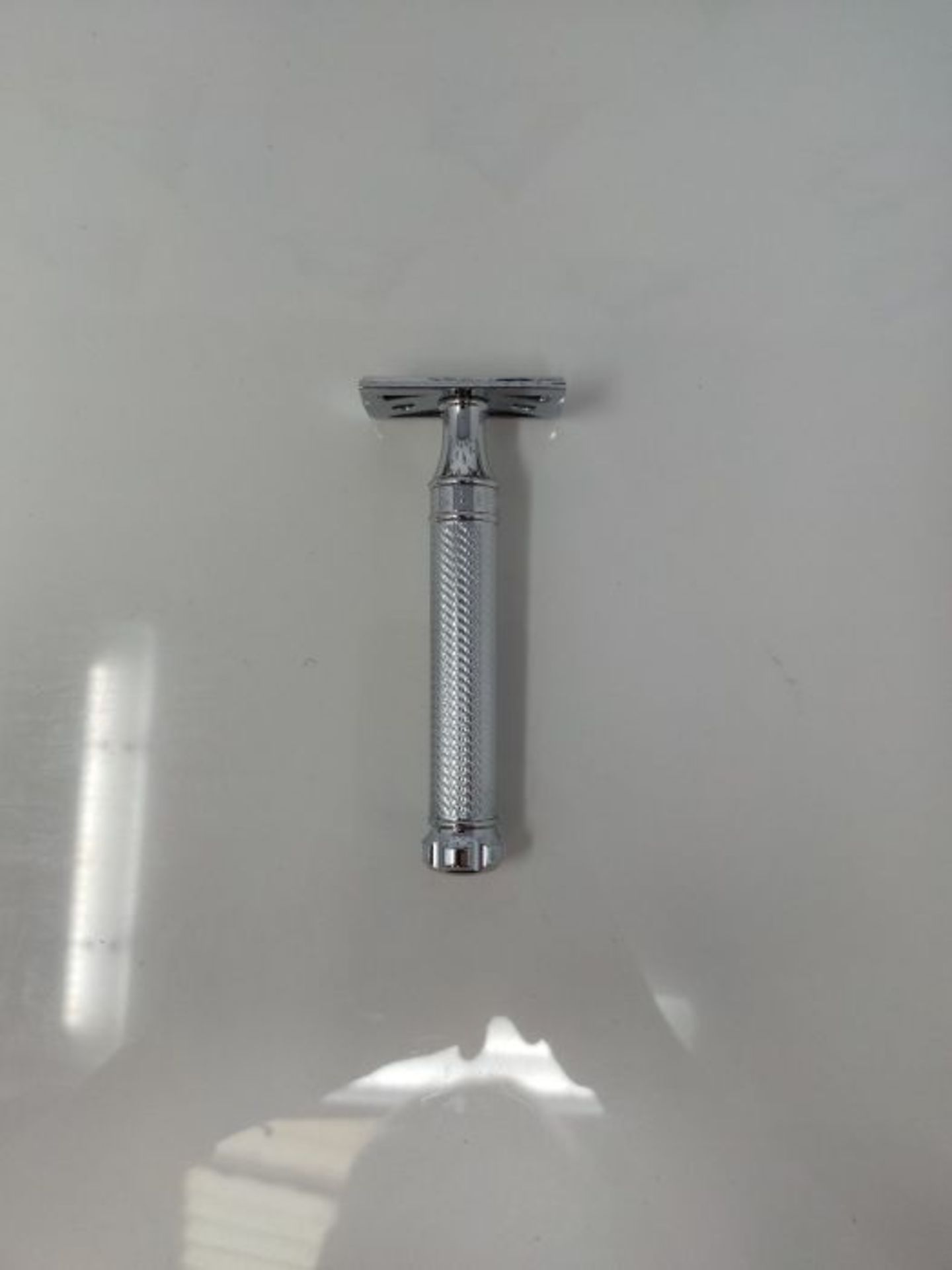 MÜHLE Traditional Chrome 'Twist' Safety Razor (Closed Comb) No Blades Included (R89TW - Image 3 of 3