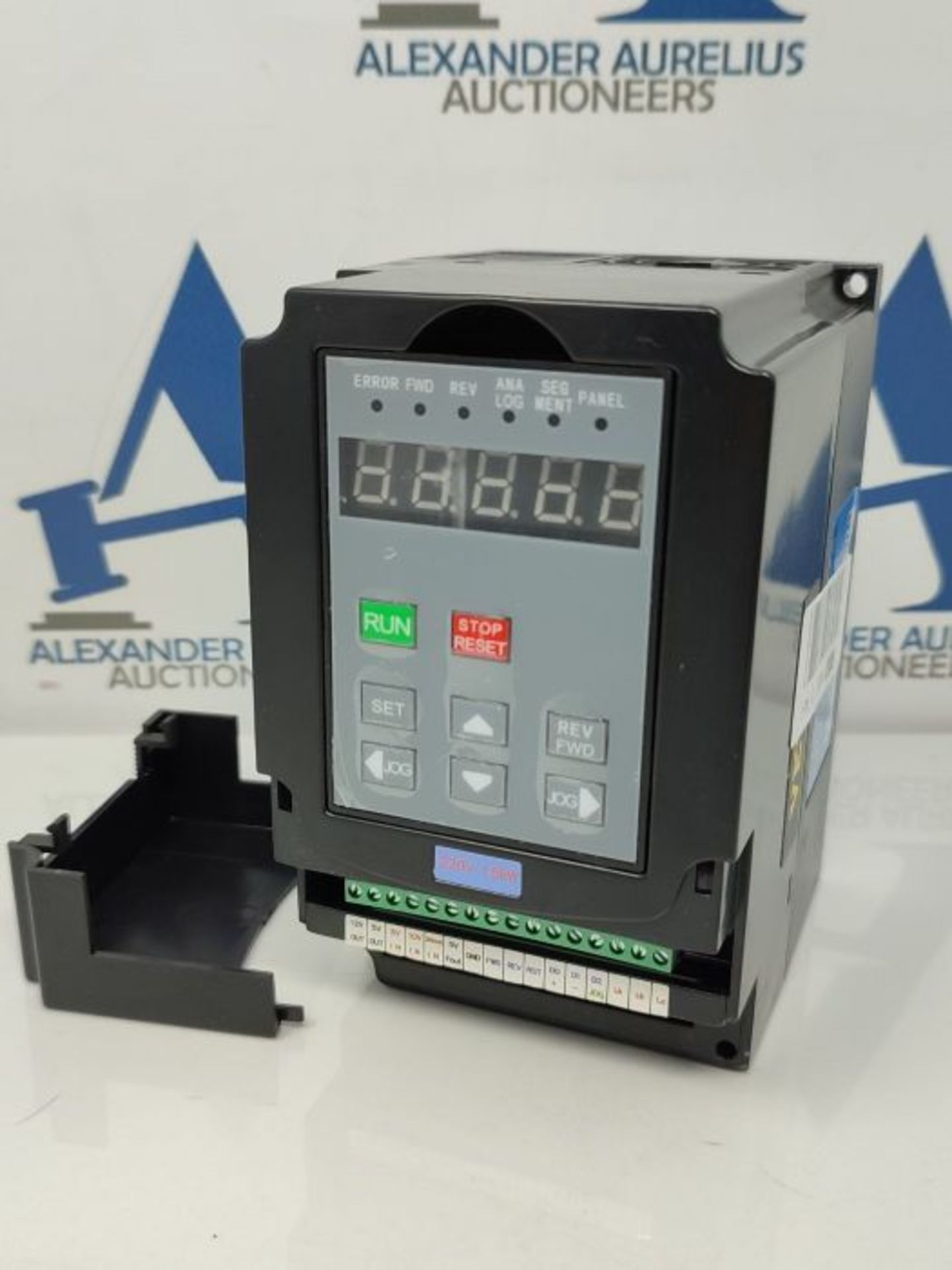 RRP £99.00 VEVOR Frequency Inverter 220V 1.5KW Frequency Converter VFD Speed   Controller AC - Image 2 of 3